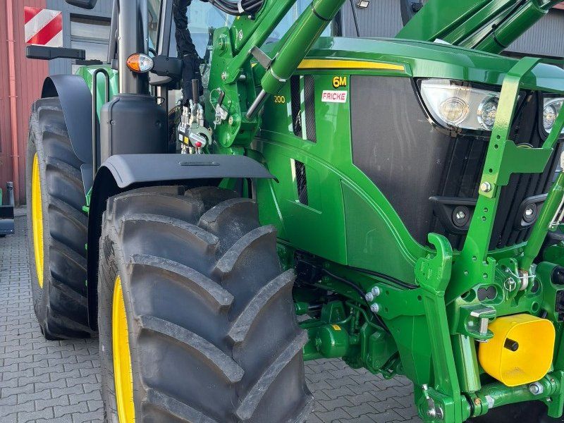 John Deere 6M 200