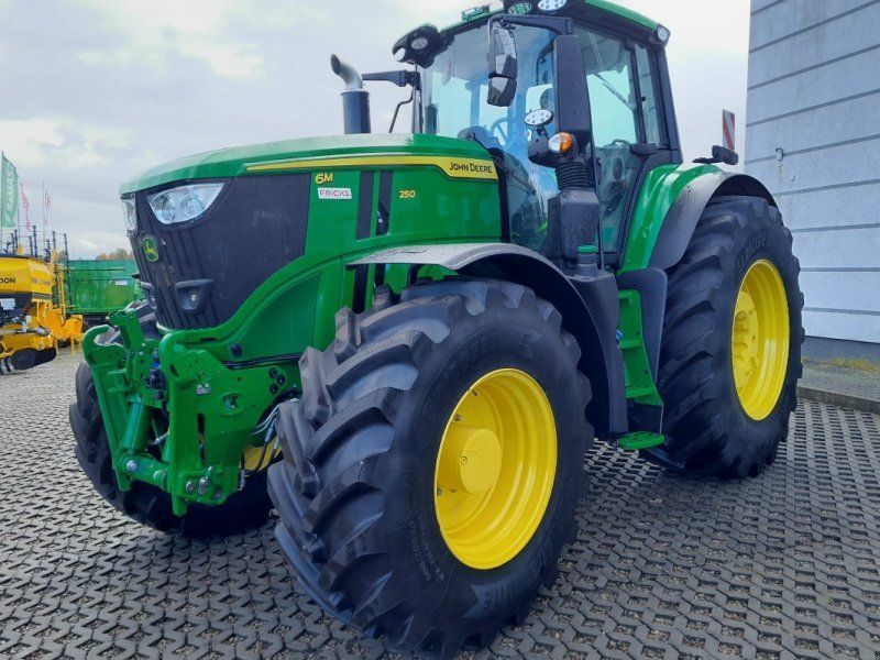 John Deere 6M 250