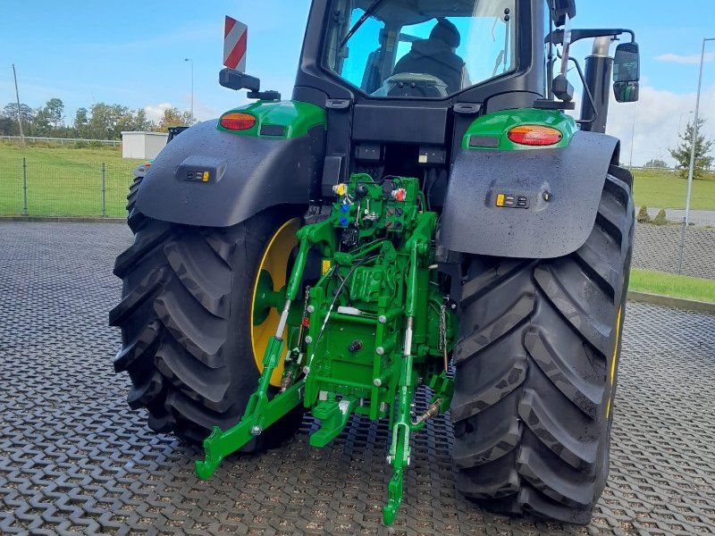 John Deere 6M 250