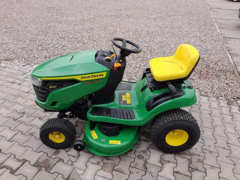 John Deere X107