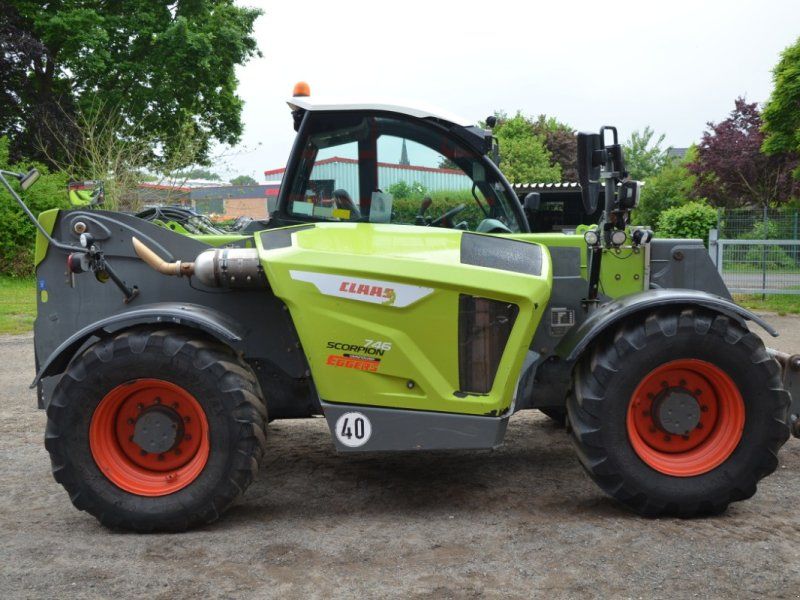 Claas SCORPION 746 VARIPOWER