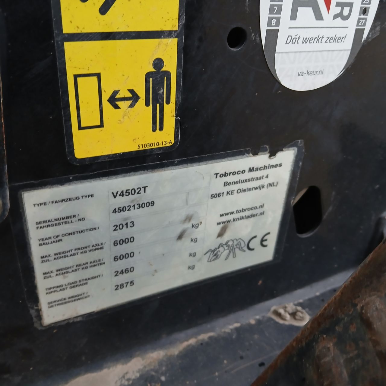 Giant V4502T Minishovel.