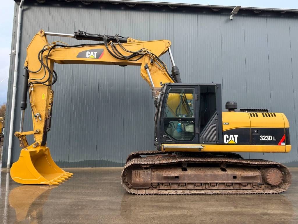 CAT 323D L