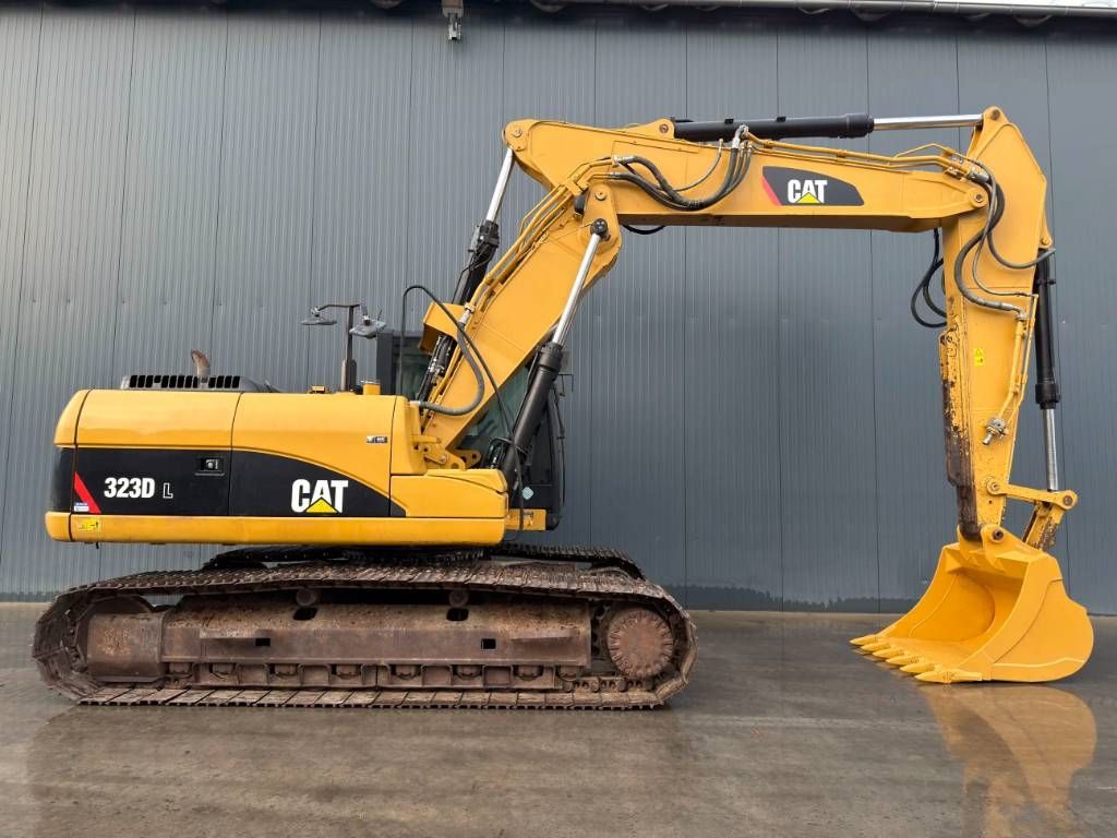 CAT 323D L