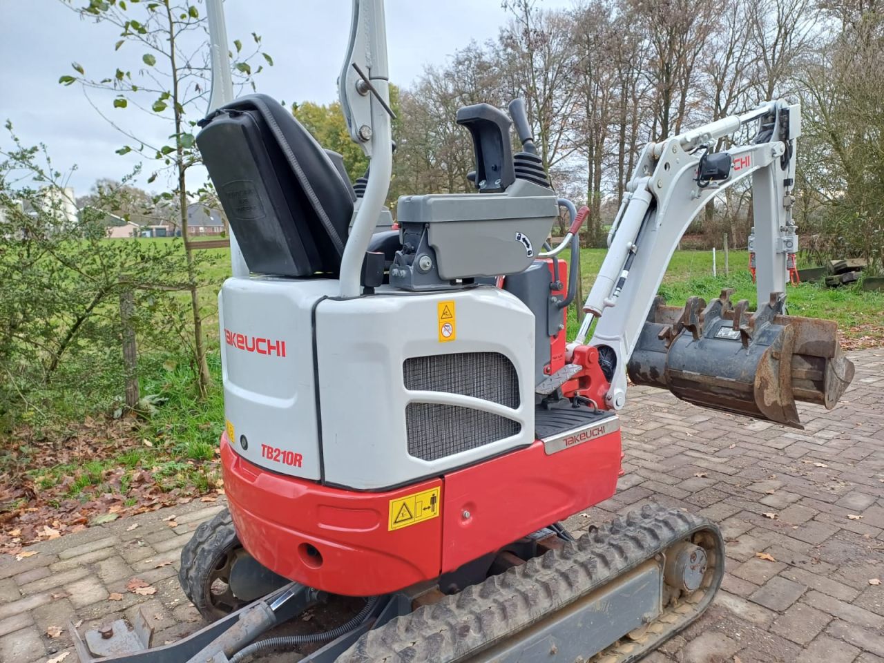 Takeuchi TB210R | bj2022 | 890uur | 3 bakken