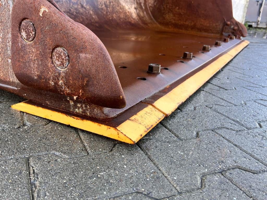 CAT 938 Laadbak - Fusion GP bucket