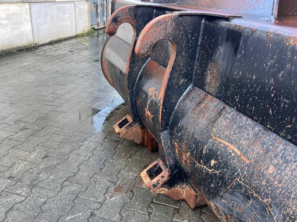 CAT 938 Laadbak - Fusion GP bucket