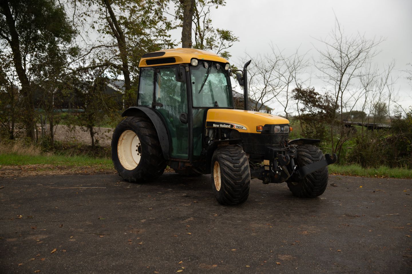 New Holland TN95F 4wd smalspoortractor