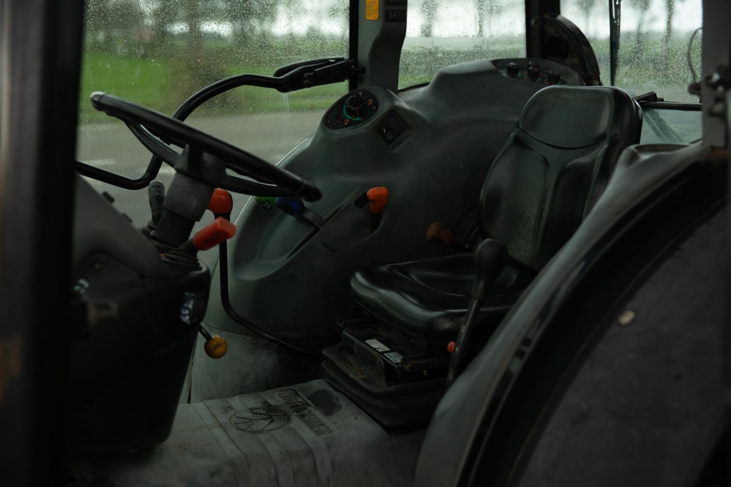 New Holland TN95F 4wd smalspoortractor