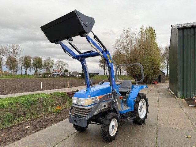Iseki Geas 21 met voorlader