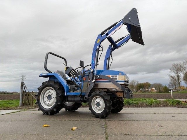 Iseki Geas 21 met voorlader