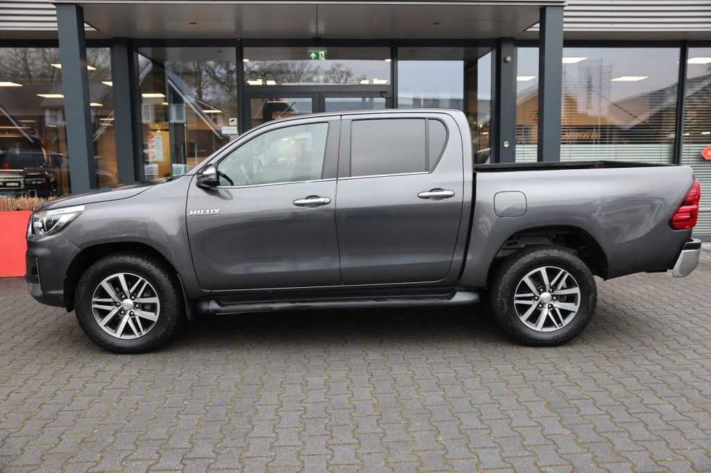 Toyota Hilux 2.4 D-4D DUBBEL CABINE LIMITED B/E TREKKER A/T 5 SITZ 4WD VAN