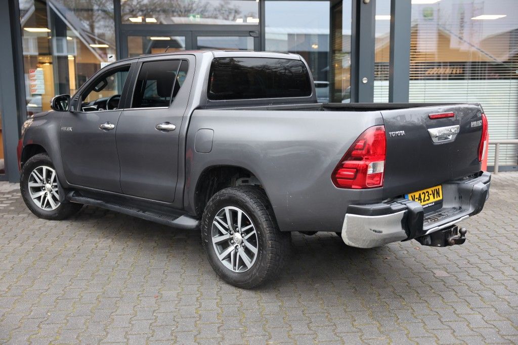 Toyota Hilux 2.4 D-4D DUBBEL CABINE LIMITED B/E TREKKER A/T 5 SITZ 4WD VAN