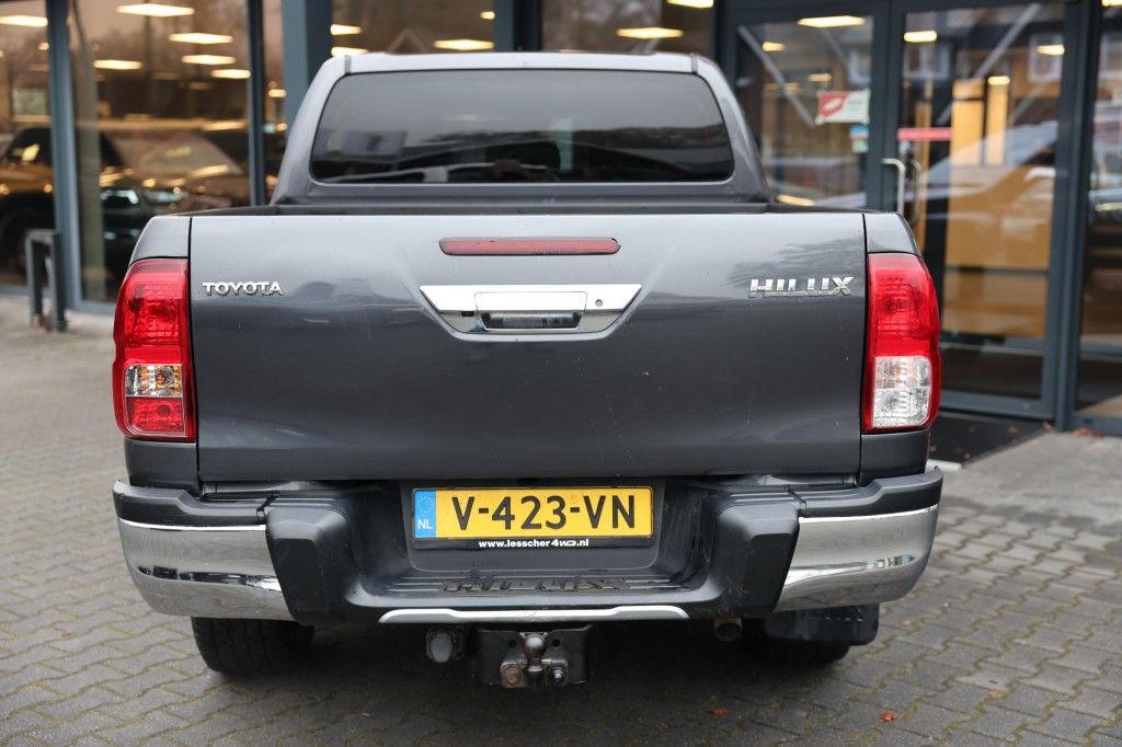 Toyota Hilux 2.4 D-4D DUBBEL CABINE LIMITED B/E TREKKER A/T 5 SITZ 4WD VAN