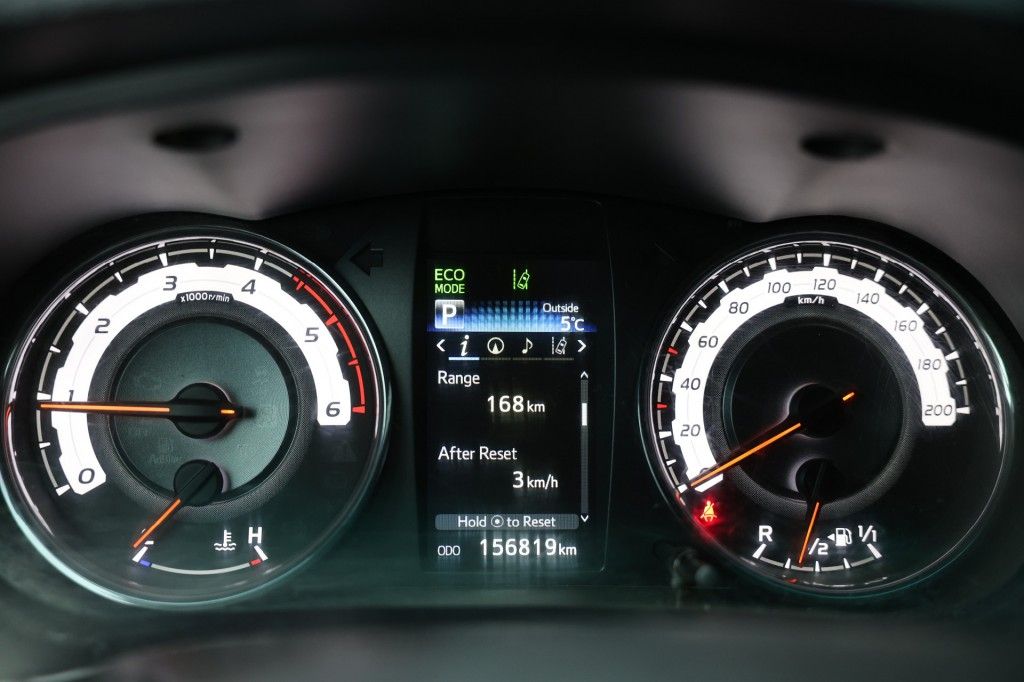 Toyota Hilux 2.4 D-4D DUBBEL CABINE LIMITED B/E TREKKER A/T 5 SITZ 4WD VAN