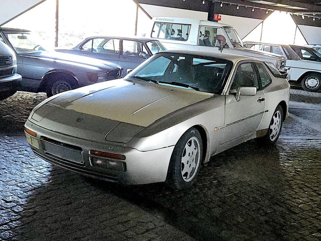 Porsche 944 Turbo (barn-find) (Marge)