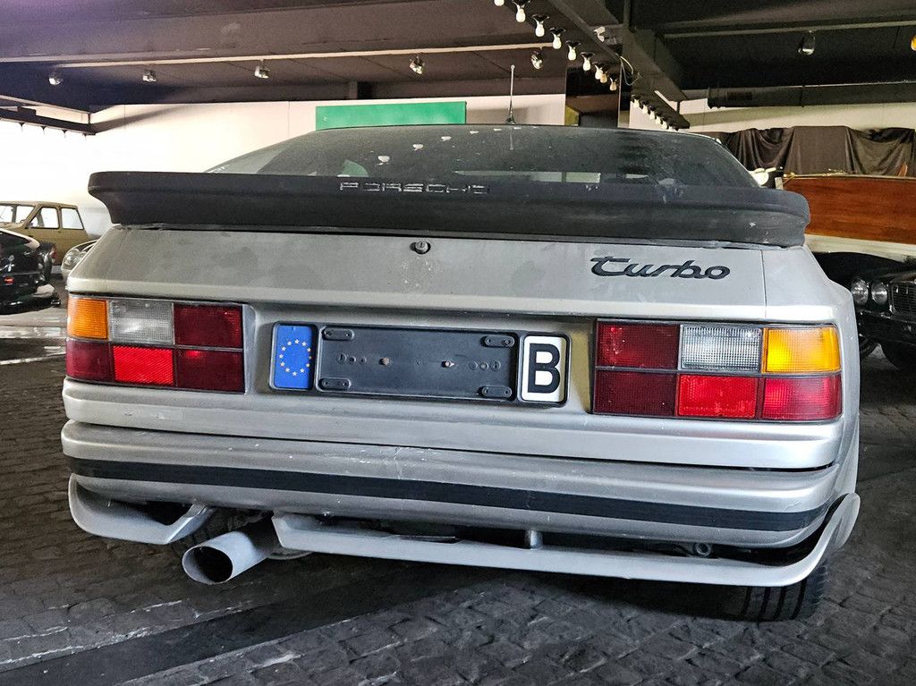 Porsche 944 Turbo (barn-find) (Marge)