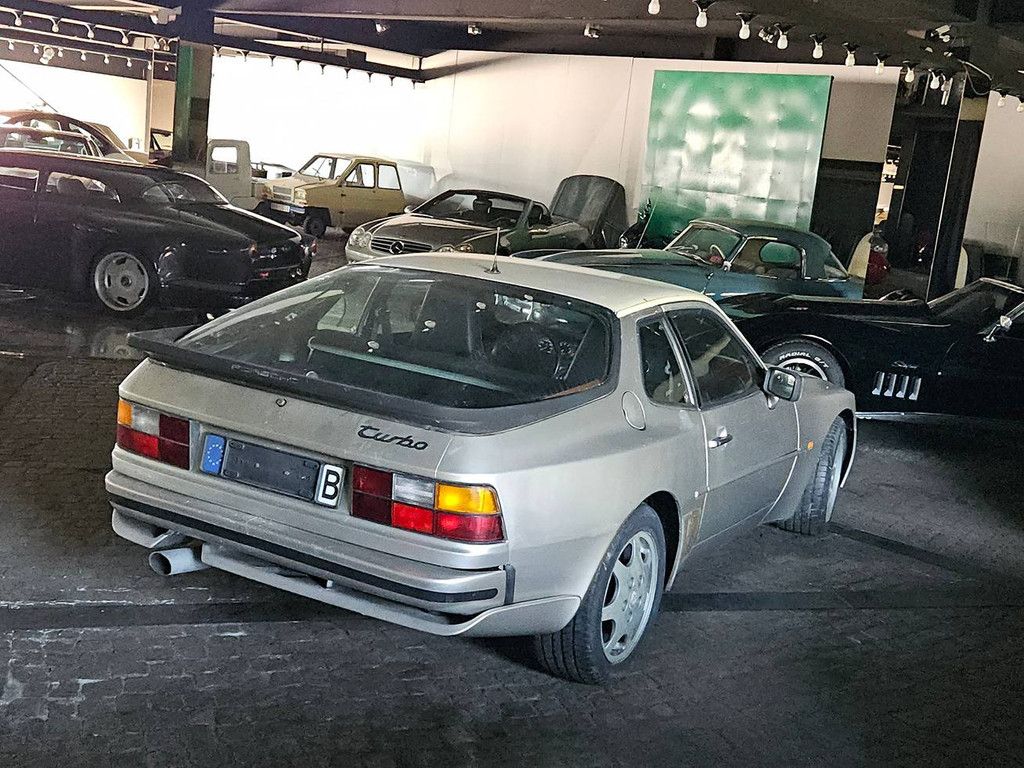 Porsche 944 Turbo (barn-find) (Marge)