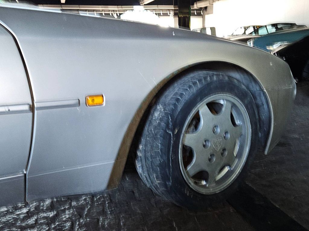 Porsche 944 Turbo (barn-find) (Marge)