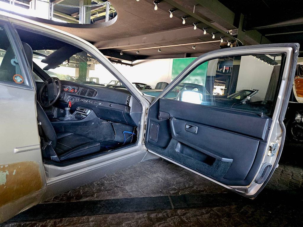 Porsche 944 Turbo (barn-find) (Marge)