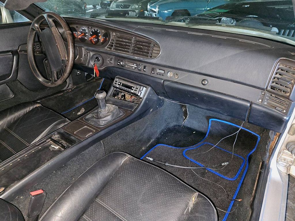 Porsche 944 Turbo (barn-find) (Marge)