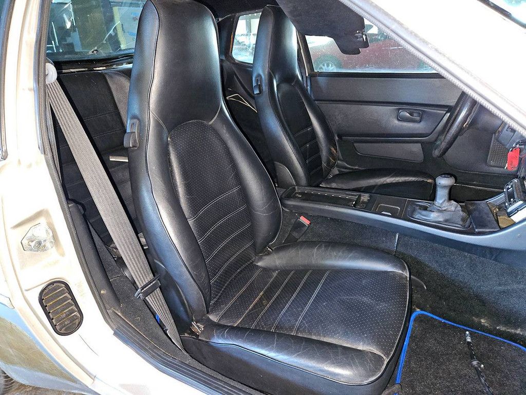 Porsche 944 Turbo (barn-find) (Marge)