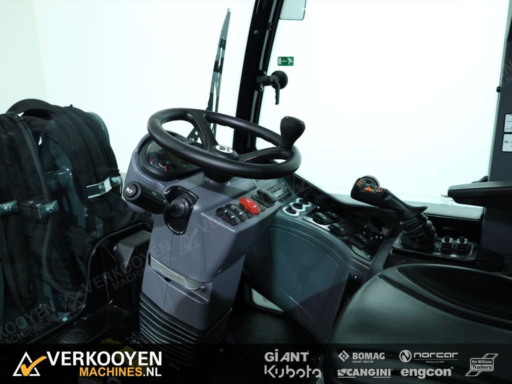 2025 Giant G3500 (Cabine) VK10411