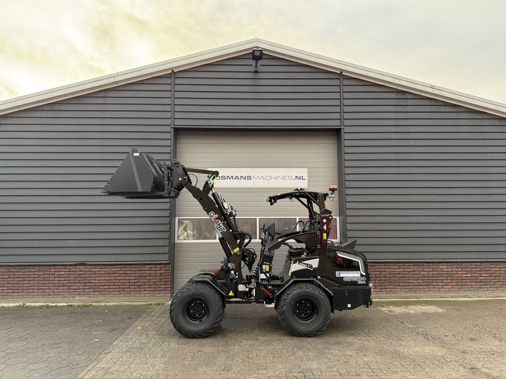 Giant G2700 X-TRA HD+ BLACK edition minishovel NIEUW €745 LEASE