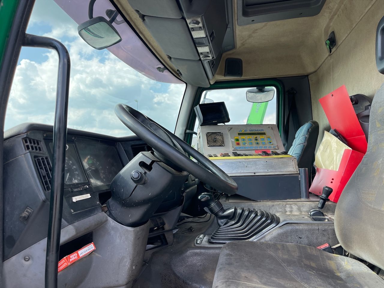 Renault 340 Premium Secmair 3500 liter Bitumen Sprayer