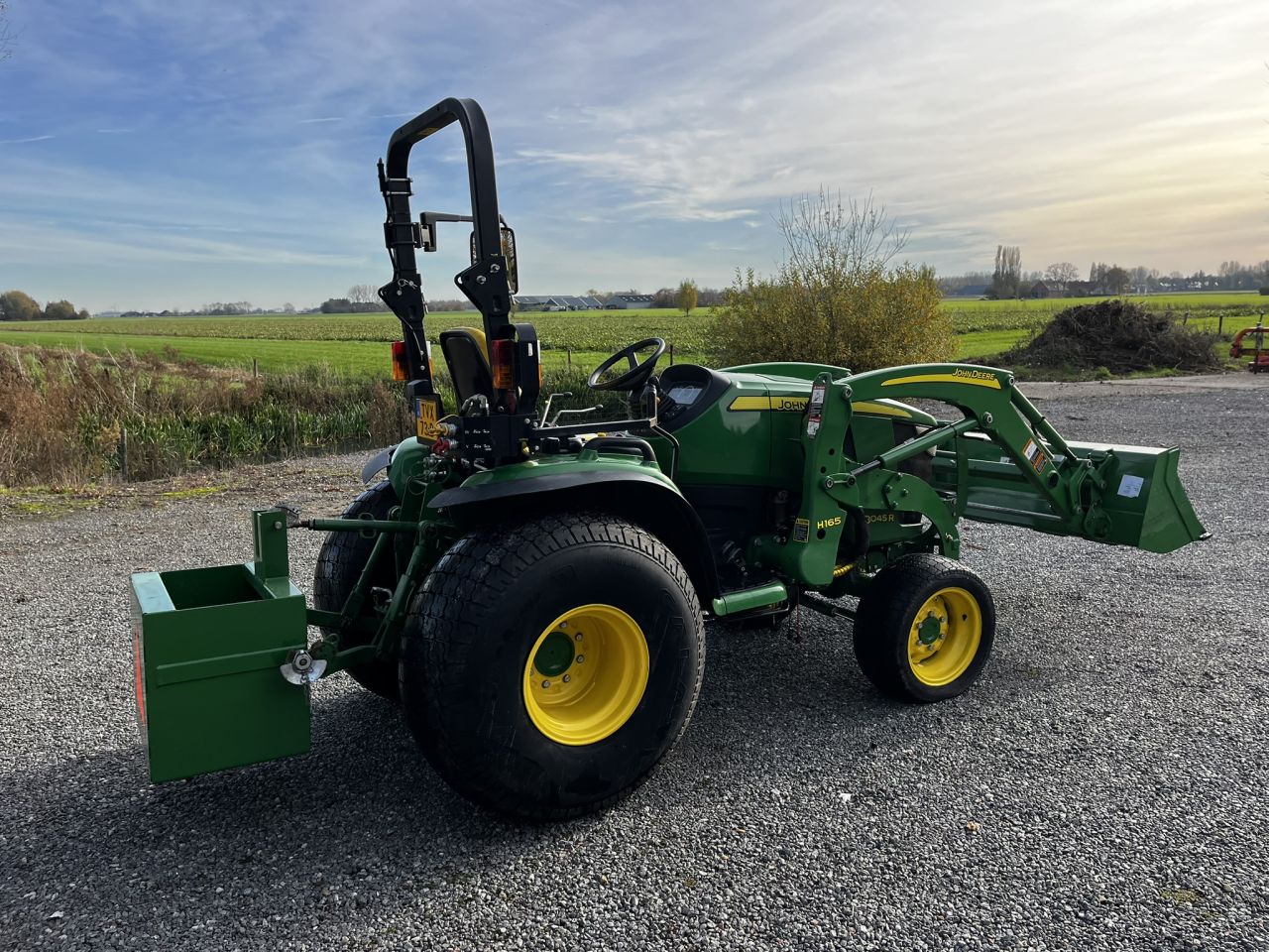John Deere 3045r met voorlader 4wd Gazonbanden