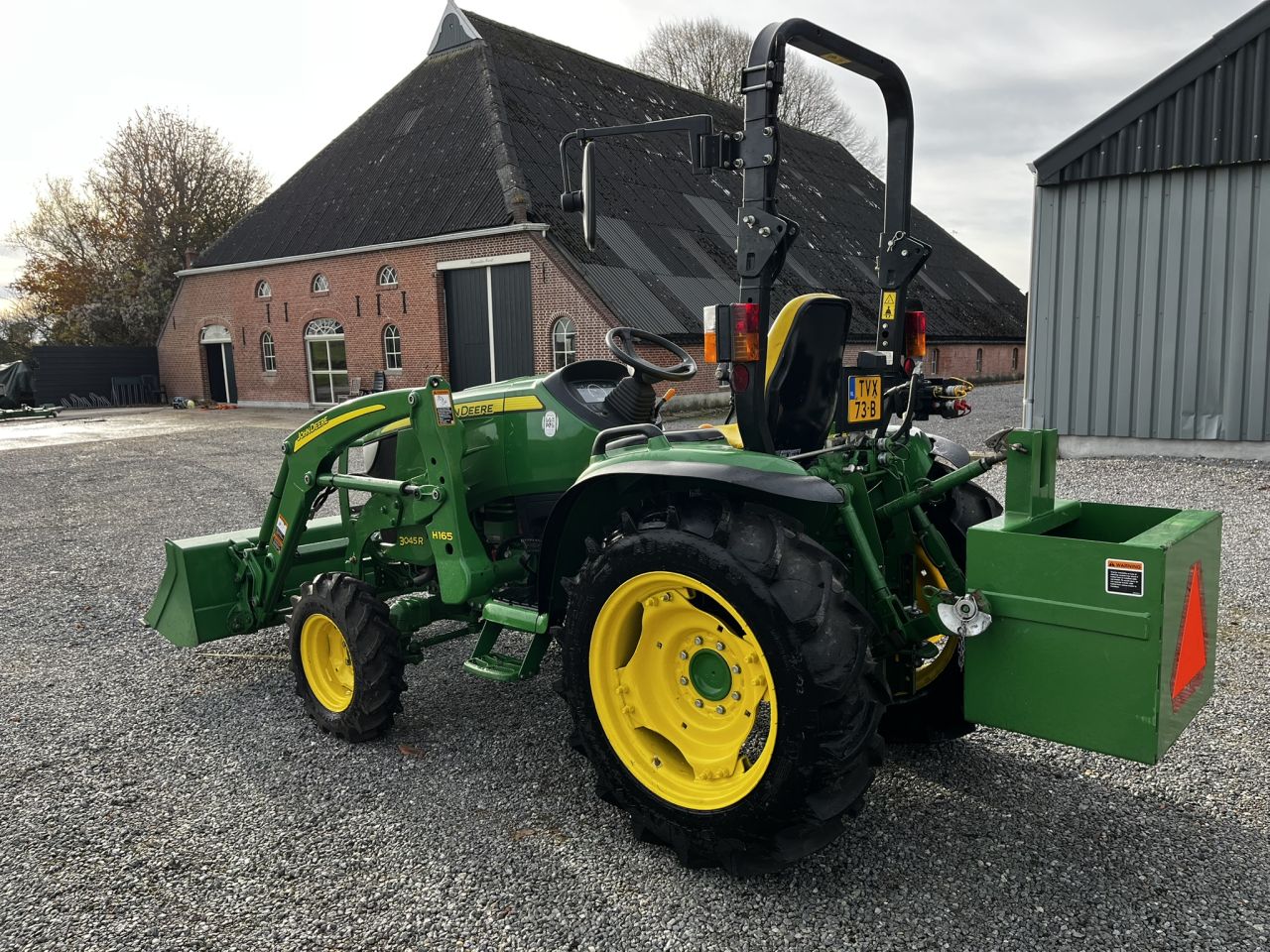 John Deere 3045r met voorlader 4wd Gazonbanden
