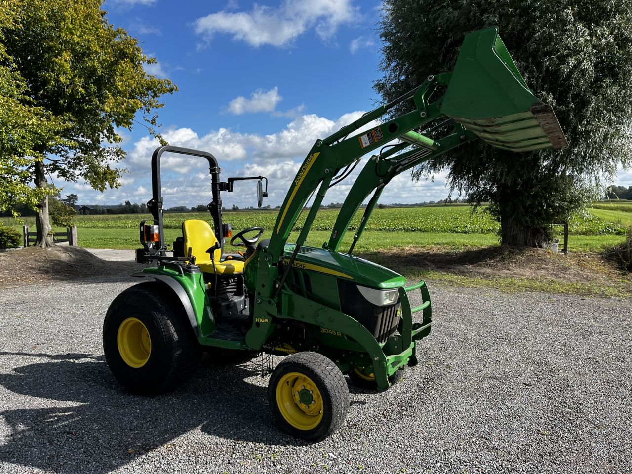 John Deere 3045r met voorlader 4wd Gazonbanden