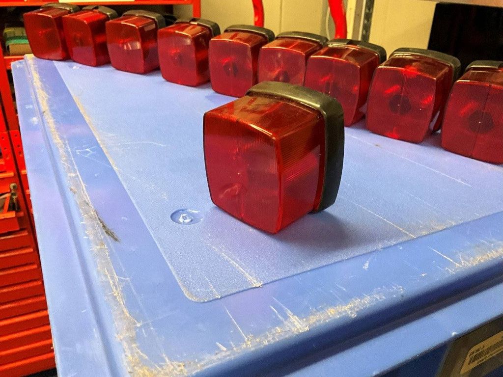 Lot of red top lights for the rear of a truck/trailer (10 pieces)