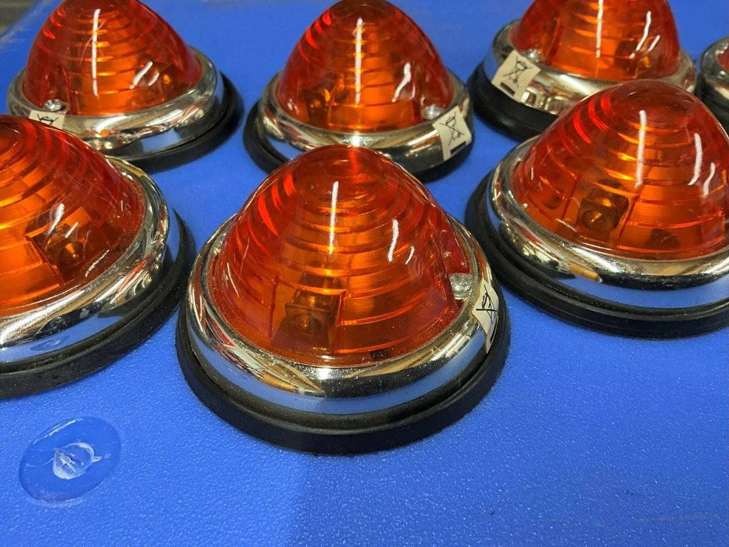 Konvolut aus 10 LKW-/Anhänger-Zusatzscheinwerfern und Kennzeichenbeleuchtung