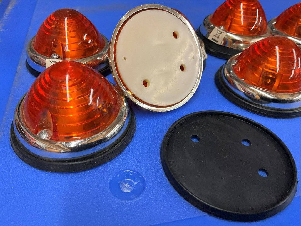 Konvolut aus 10 LKW-/Anhänger-Zusatzscheinwerfern und Kennzeichenbeleuchtung