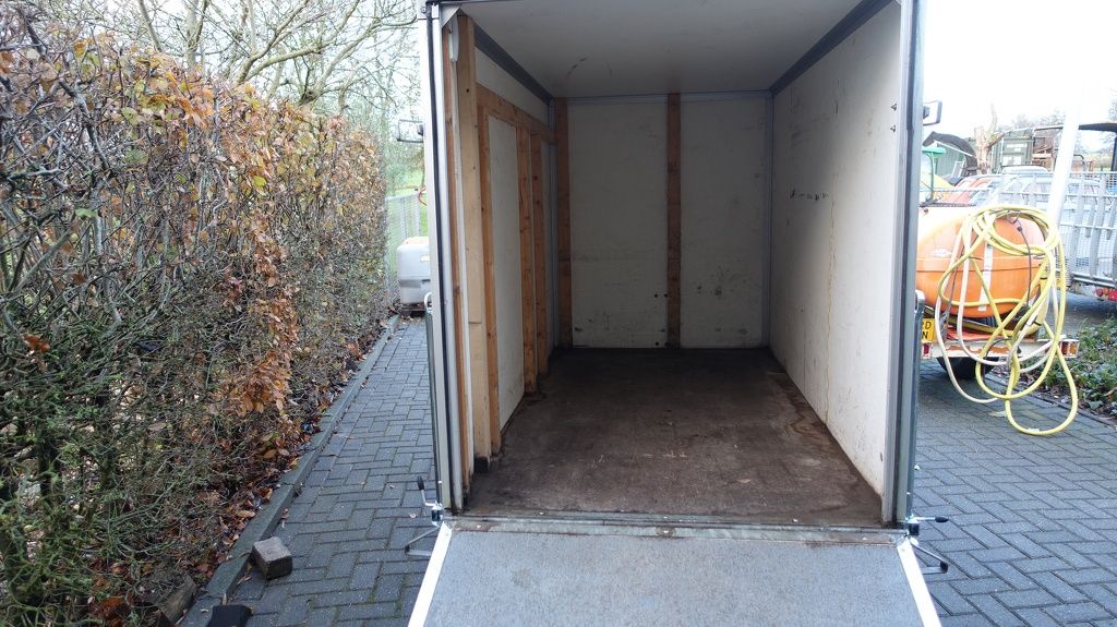 Hapert gesloten met klep 250x130x152