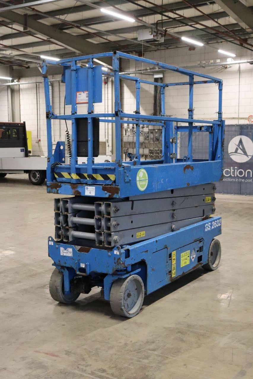 Scissor lift Genie GS-2632 Electric 9.9m 2014