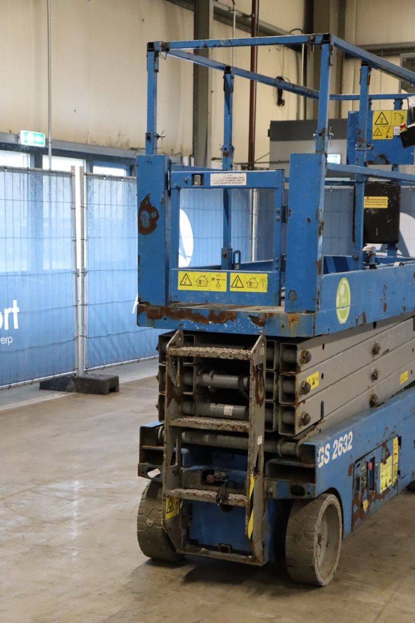 Scissor lift Genie GS-2632 Electric 9.9m 2014