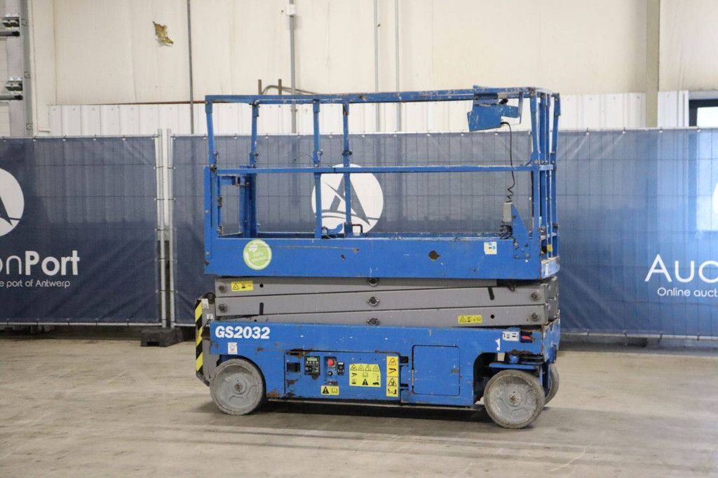 Scissor lift Genie GS-2032 Electric 7.9m 2014
