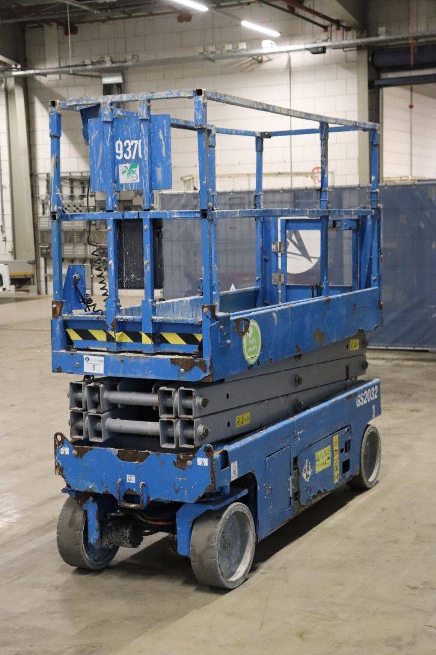 Scissor lift Genie GS-2032 Electric 7.9m 2014
