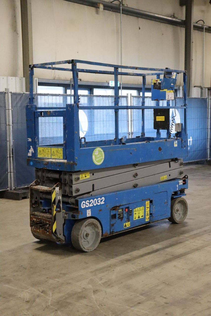 Scissor lift Genie GS-2032 Electric 7.9m 2014