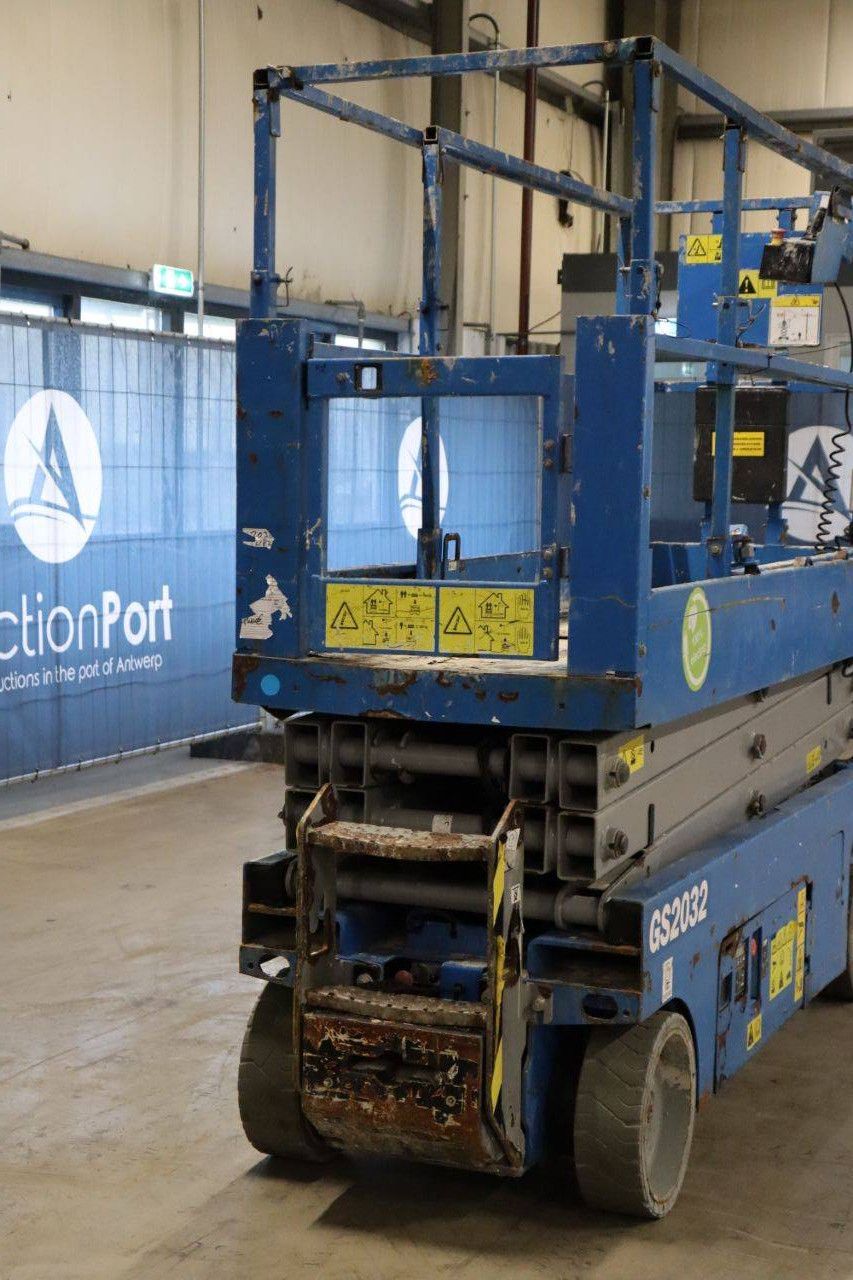 Scissor lift Genie GS-2032 Electric 7.9m 2014