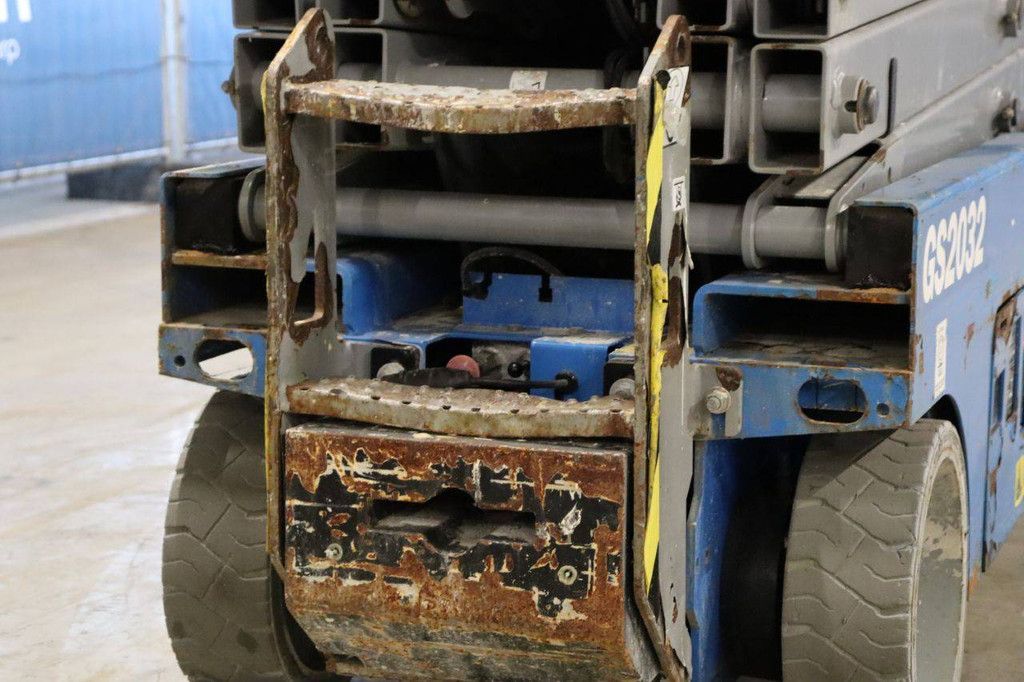 Scissor lift Genie GS-2032 Electric 7.9m 2014