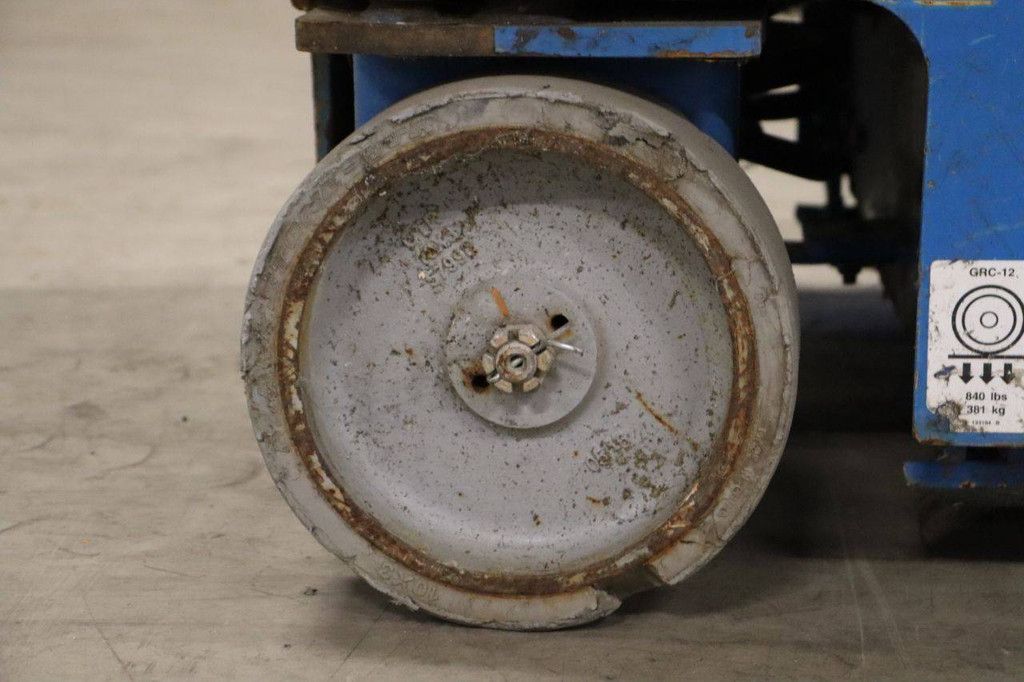 Genie GRC-12 5.66m Electric Mast Lift