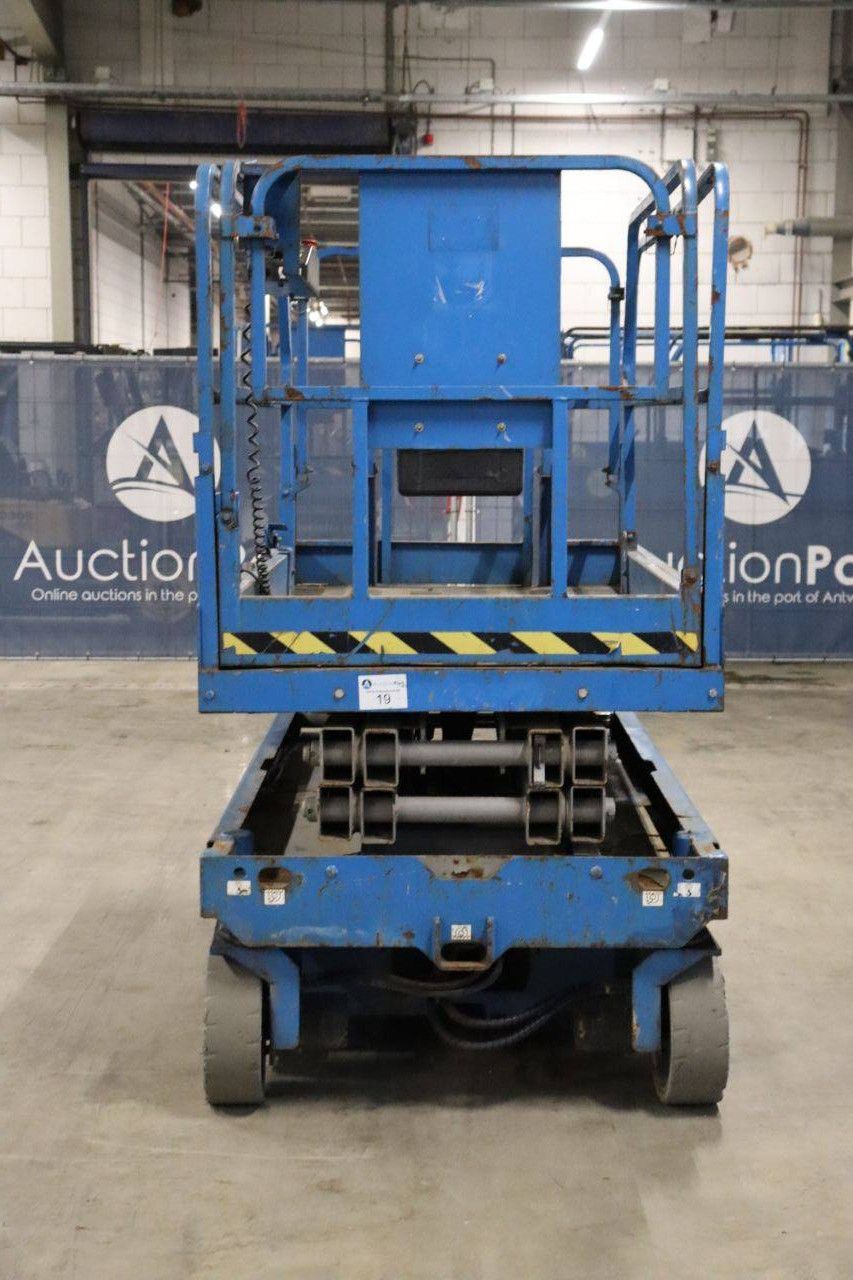 Scissor lift Genie GS-2046 Electric 8.10m 2014