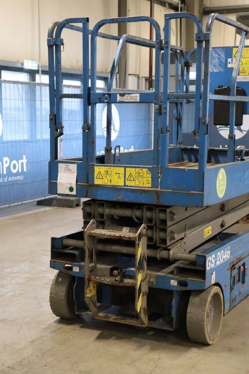 Scissor lift Genie GS-2046 Electric 8.10m 2014