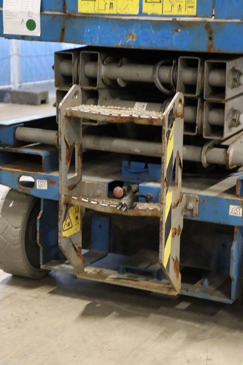 Scissor lift Genie GS-2046 Electric 8.10m 2014