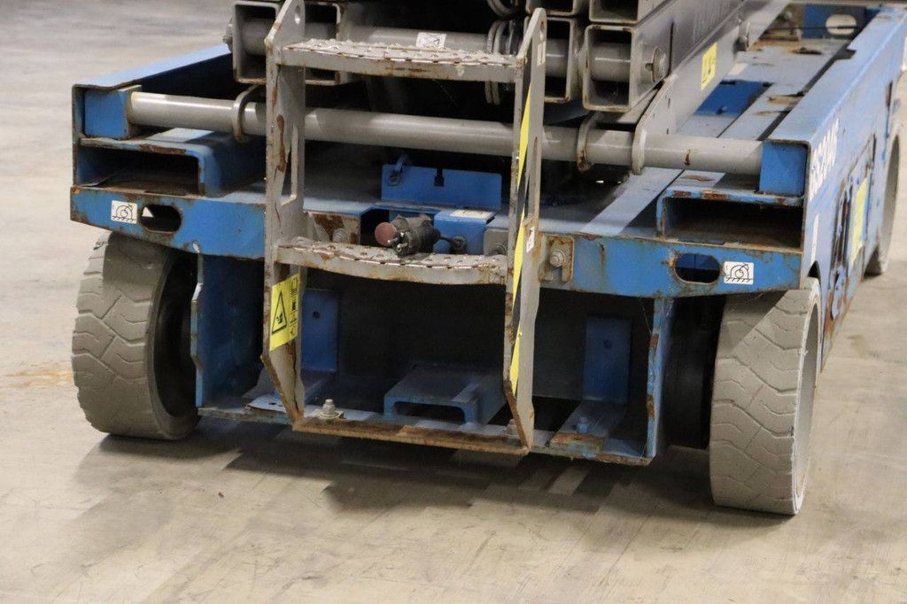 Scissor lift Genie GS-2046 Electric 8.10m 2014