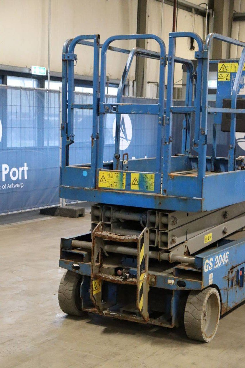 Scissor lift Genie GS-2046 Electric 8.10m 2014