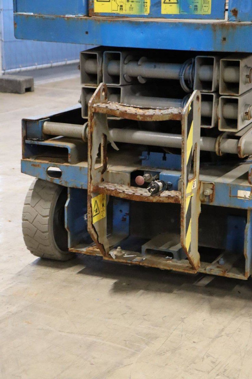 Scissor lift Genie GS-2046 Electric 8.10m 2014